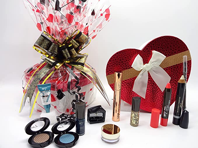 globe trotter No7 Beauty Bundle Collection 11 Piece MakeUP Gift Box Hamper