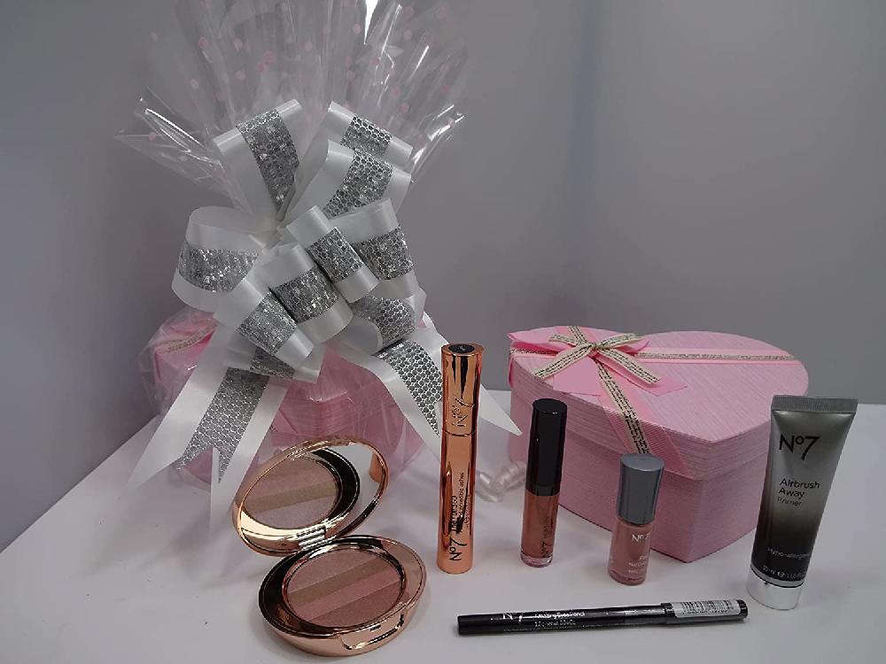globe trotter No7 Glamorous Valentines Gift Hamper For Her Glamorous collection beauty bundle for women