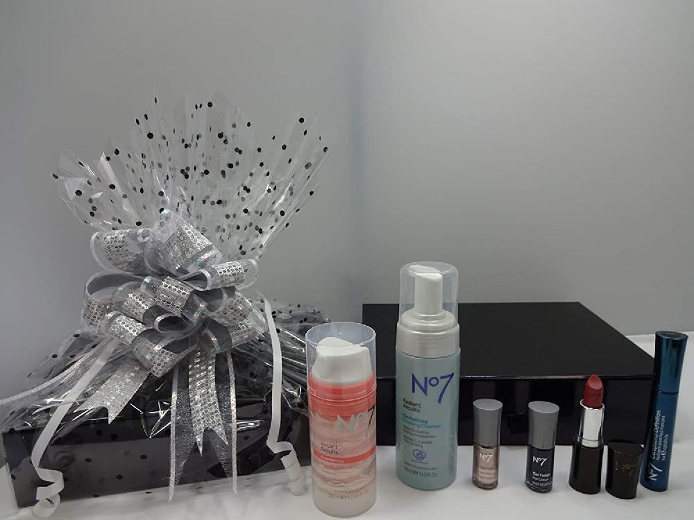 globe trotter No7 Limited Edition Make Up & Skincare Bundle Gift Set Gift Hamper