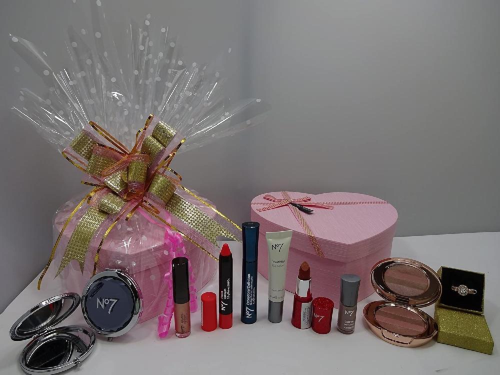 globe trotter No7 Luxury Skincare Make Up Gift Box Gift Hamper