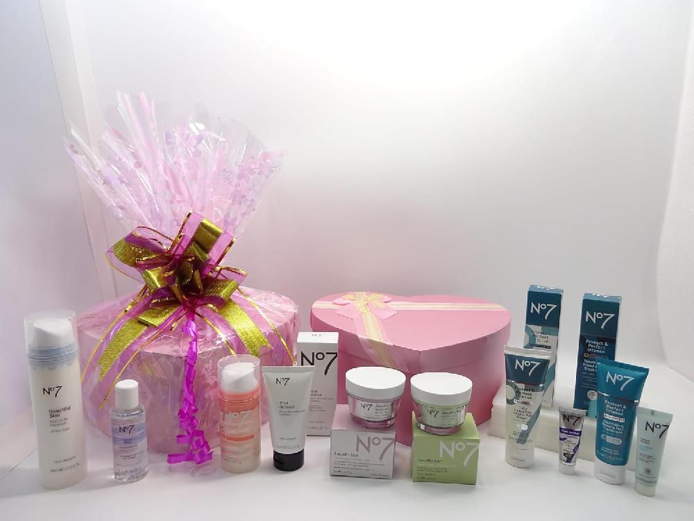 globe trotter No7 Luxury Valentines Hamper Beauty Box Skincare & Make Up Collection Gift Set Gift Wrapped Crystal Pendant Earring Set