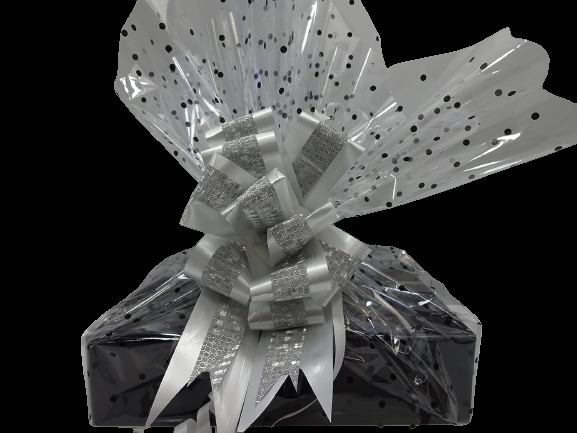 Globe Trotter No7 Men Luxury Father's Day Gift Box Gift Hamper For Dad No7 Energising Face Wash No7 Energising Face Scrub No7 Energising Moisturiser Free 7Pcs Stainless Steel Nail Care Manicure & Pedicure Kit