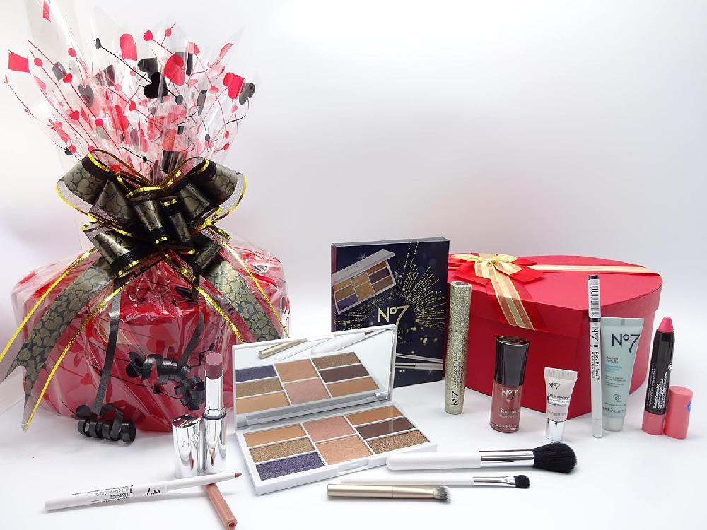 globe trotter No7 Must Have Beauty Collection MakeUp & Skin Care Gift Box Gift Wrapped Gift Hamper For Women