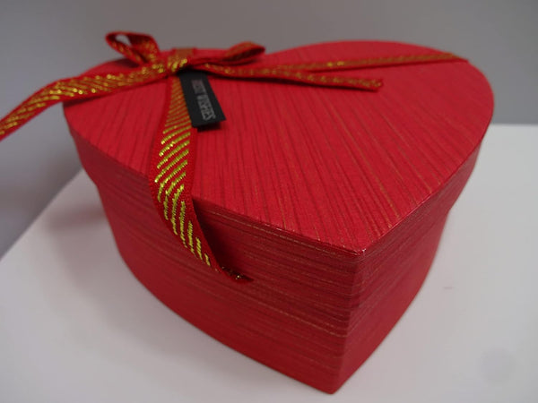 Globe Trotter No7 Shimmer Valentines Beauty Box Gift Set - No7 Highlighting Drops No7 Lip Glaze Nude No7 Stay Perfect Trio Eye Shadow Warm Nudes