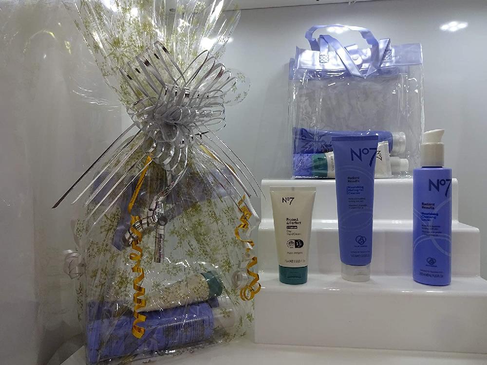 globe trotter No7 Skincare Collection Gift Hamper Gift Wrapped Gift Set
