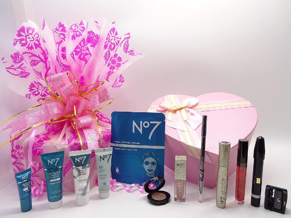 globe trotter No7 The Glamourous Collection Make Up & Protect & Perfect Skincare Gift Set Hamper