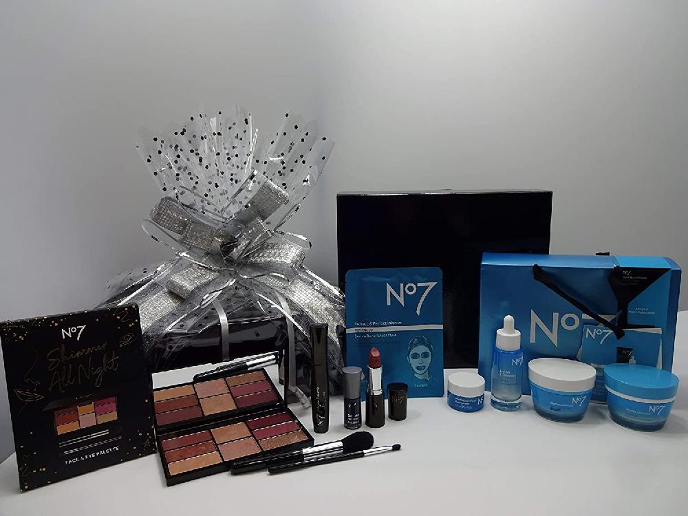 globe trotter No7 The Ultimate Beauty Skincare & Make Up Gift Box Hamper Limited Edition Luxury Beauty Box For Her