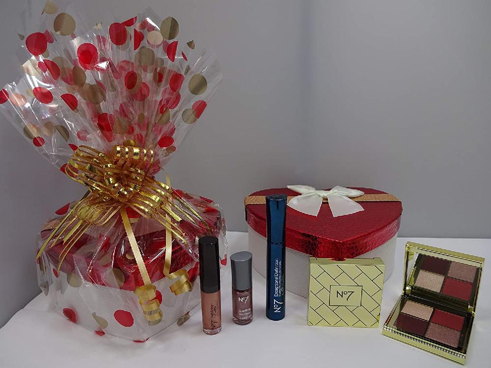 globe trotter No7 Valentines Hamper For Her Make Up Beauty Collection Mini Eye Palette Nail Colour Mascara Lip Gloss Set