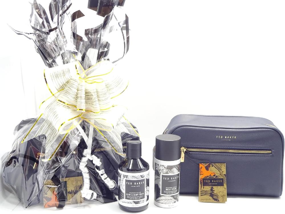 globe trotter Ted Baker Hamper For Men Ted About Town Toiletries Travel Pouch Gift Set