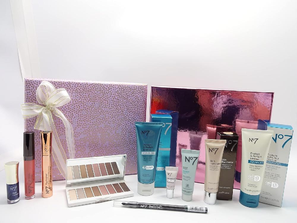 globe trotter Unique No7 Luxury Skincare & Make Up Bundle Gift Set Gift Wrapped