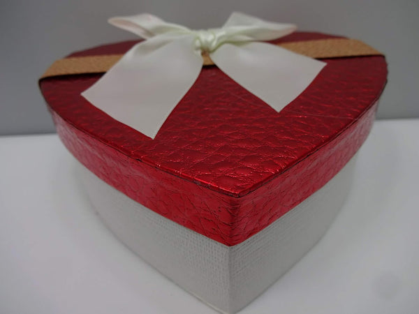 Globe Trotter Vday Gift Rimmel London 6pc Makeup Beauty Bundle Box Gift Set - Heart Shape Gift Box