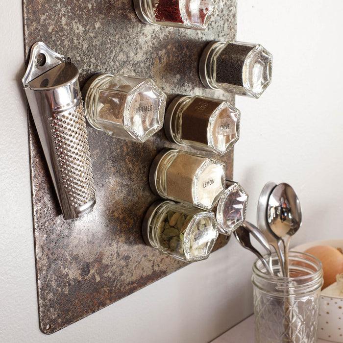 Gneiss Spice Magnetic Nutmeg Grater