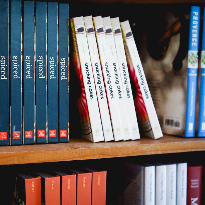 Gneiss Spice Snacking Cakes: Simple Treats For Anytime Cravings By Yossy Arefi