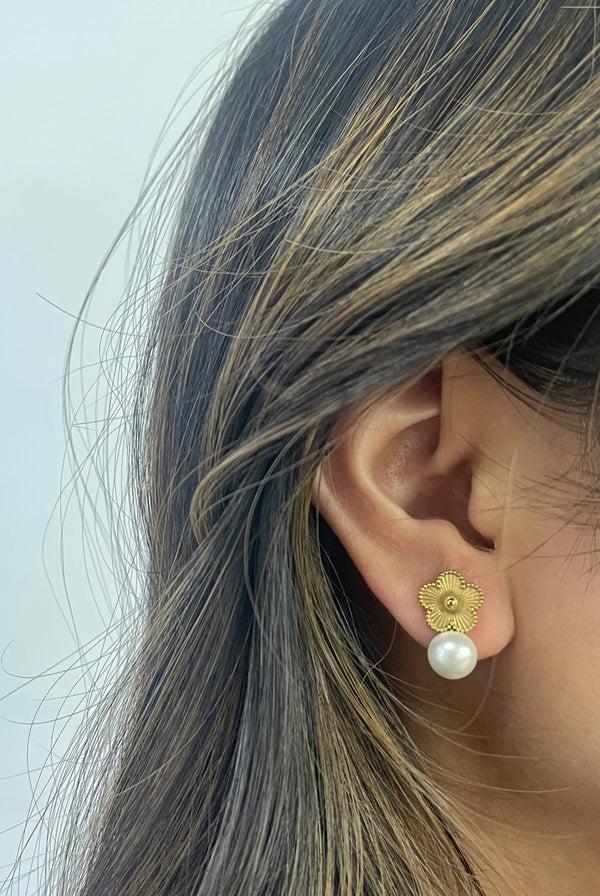 Goddiva Clover Pearl Earrings In Gold By SVNX