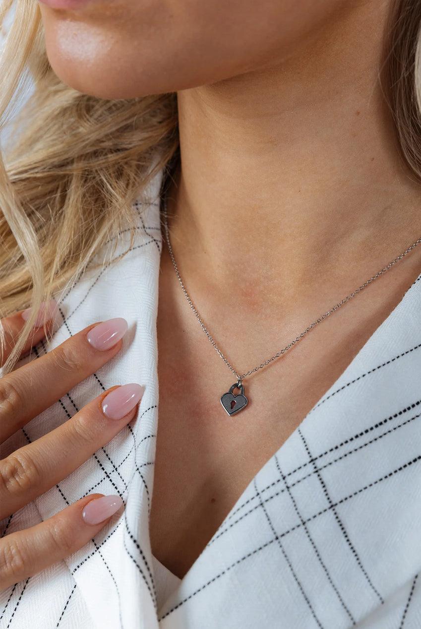 goddiva Heart Keyhole Necklace In Silver by SVNX