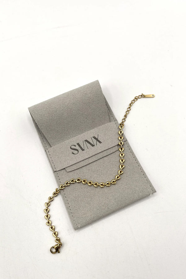 Goddiva Heart Link Bracelet In Gold By SVNX