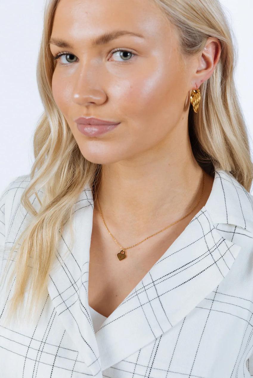 goddiva Heart Keyhole Pendant Necklace In Gold by SVNX