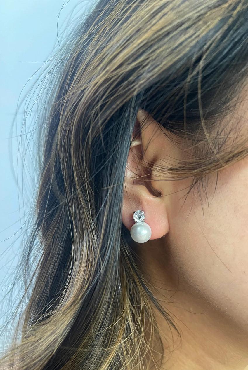 goddiva Pearl Diamante Earrings & Necklace Set In Silver by SVNX