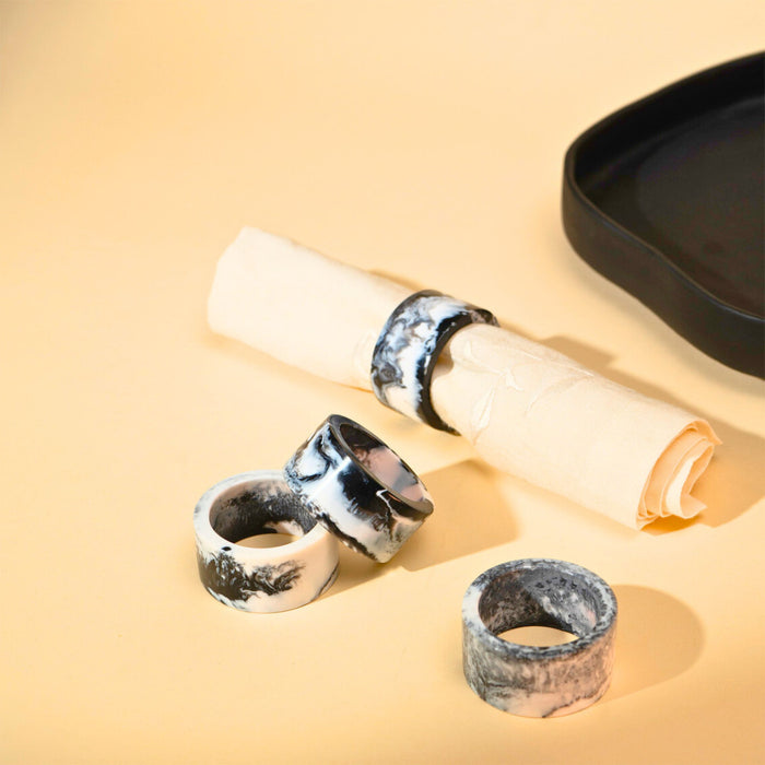 Godinger Lucente Black & White Resin Napkin Ring Set