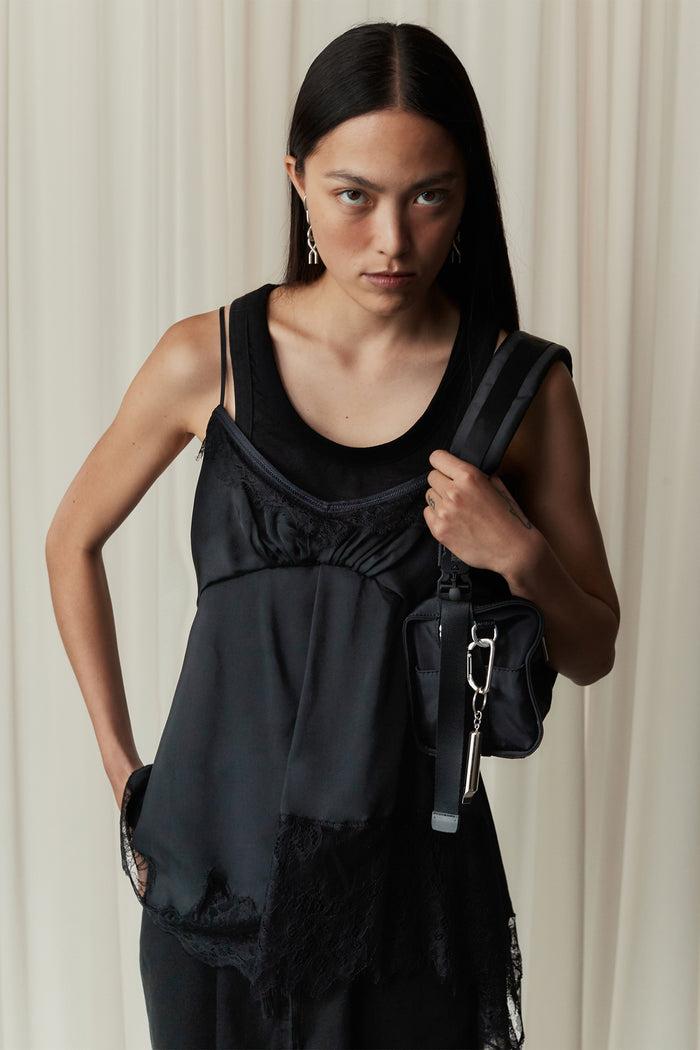 goen.j Asymmetric double-layered lace trimmed camisole BLACK