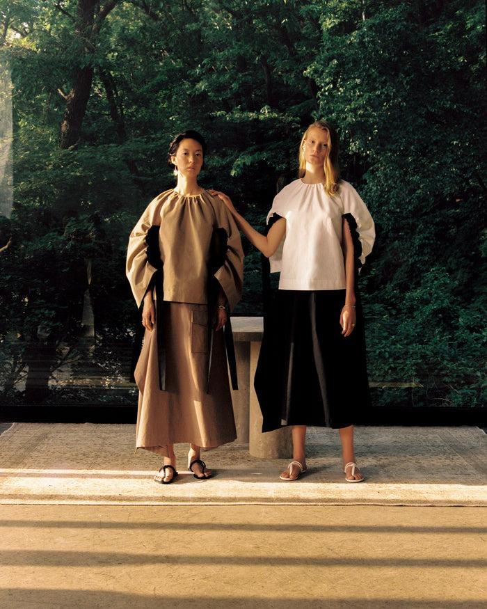 goen.j Asymmetric flared cotton-blend midi skirt BEIGE