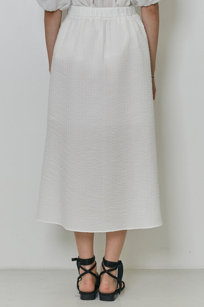 Goen.j Asymmetric Flared Gathered Seersucker Skirt IVORY