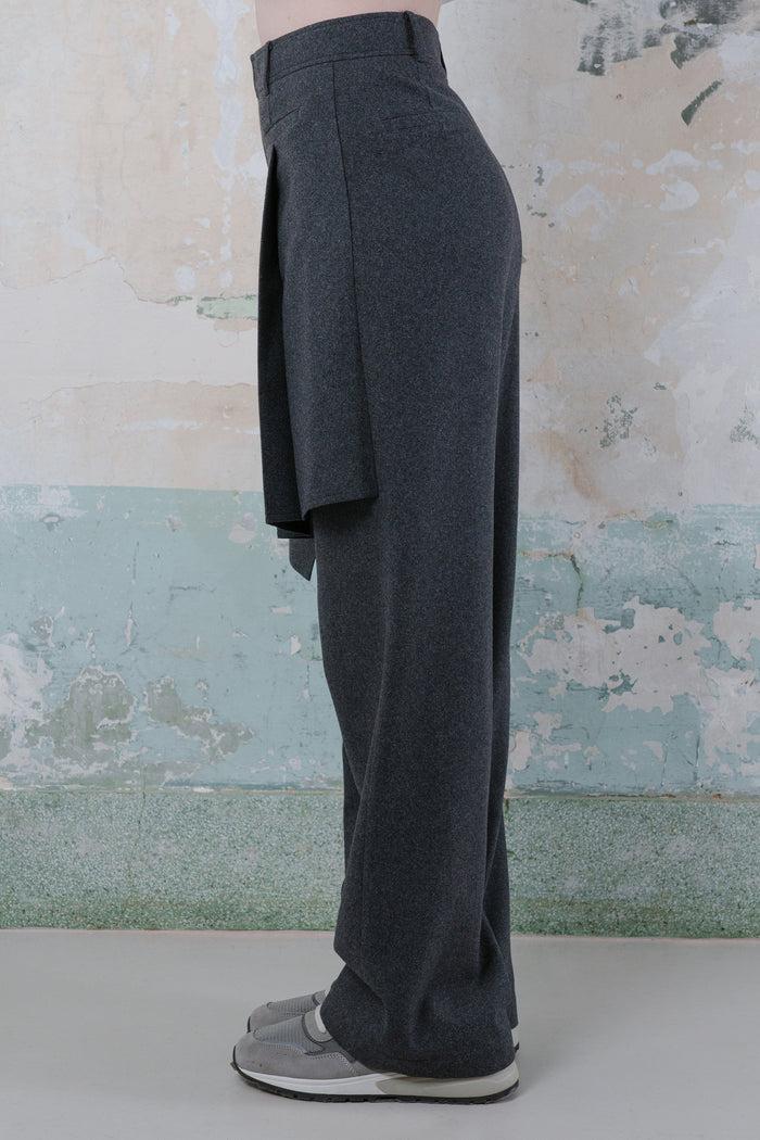 Goen.j Asymmetric Pleats Detailed Straight Pants CHARCOAL