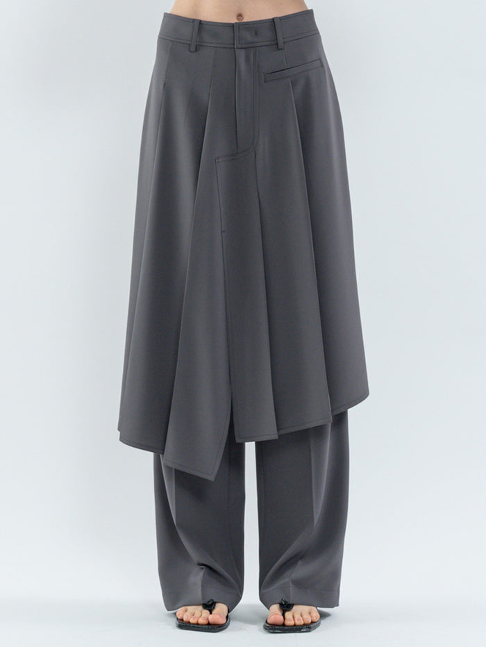 Goen.j Asymmetrically Pleated Straight-Leg Shorts CHARCOAL