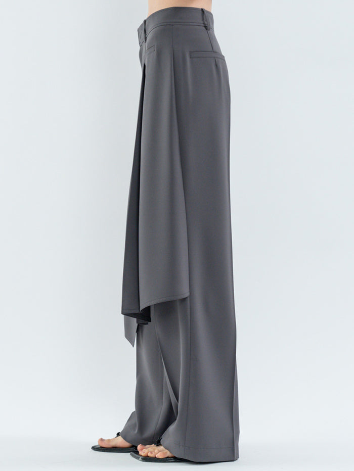 Goen.j Asymmetrically Pleated Straight-Leg Shorts CHARCOAL