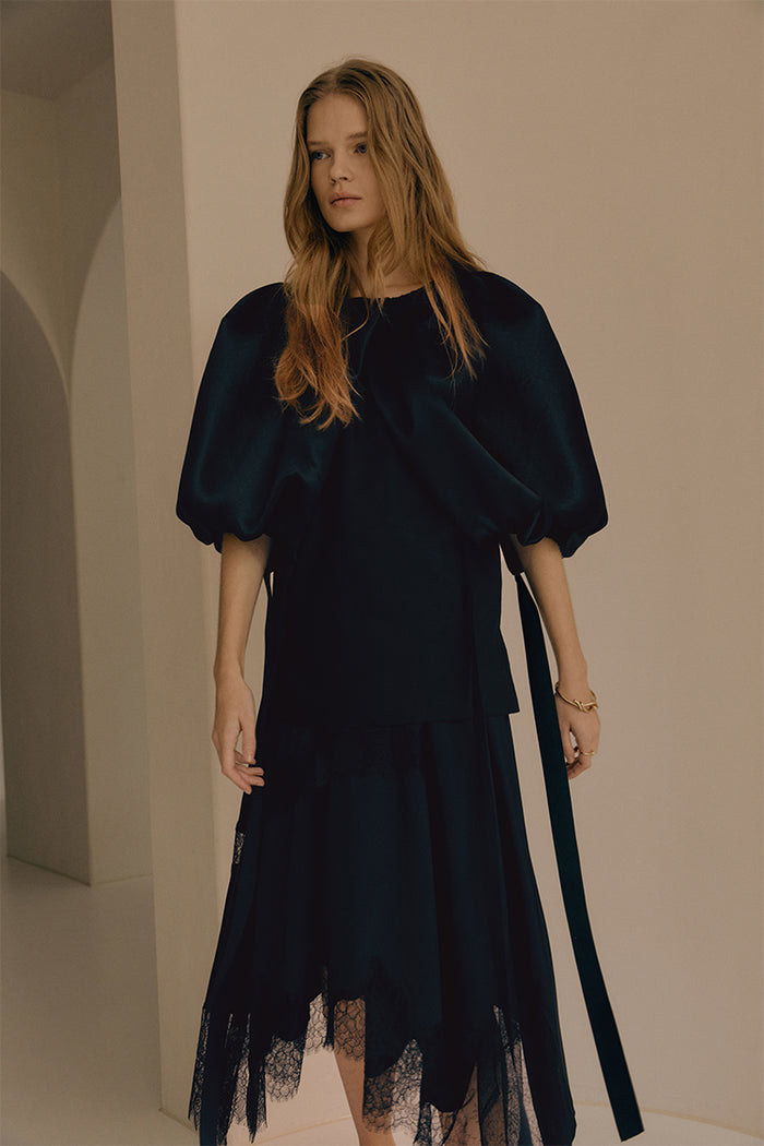 goen.j Balloon sleeved and twisted gathered front satin top BLACK