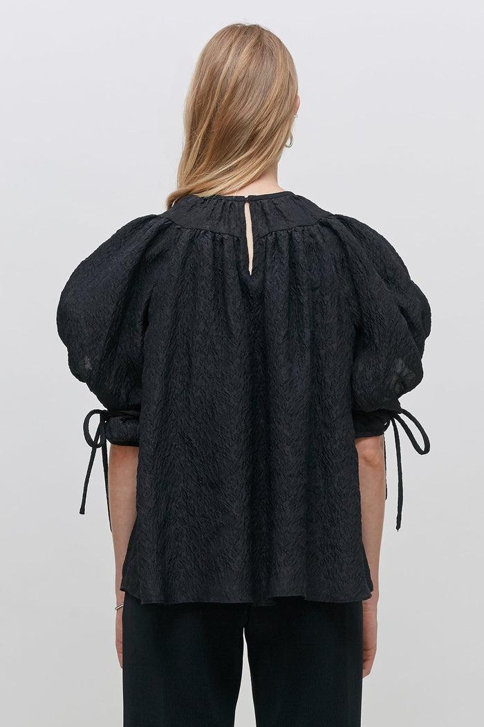 Goen.j Balloon Sleeved Gathered Silk-blend Matelassé Top BLACK