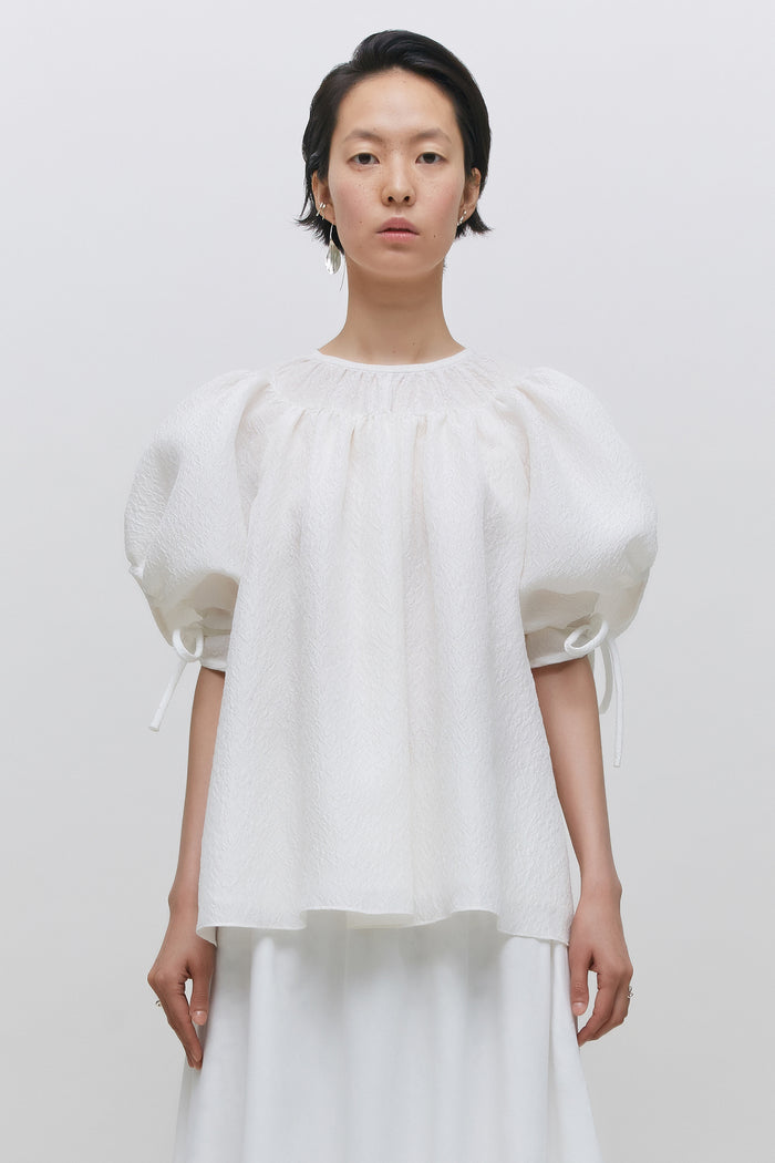 Goen.j Balloon Sleeved Gathered Silk-blend Matelassé Top IVORY