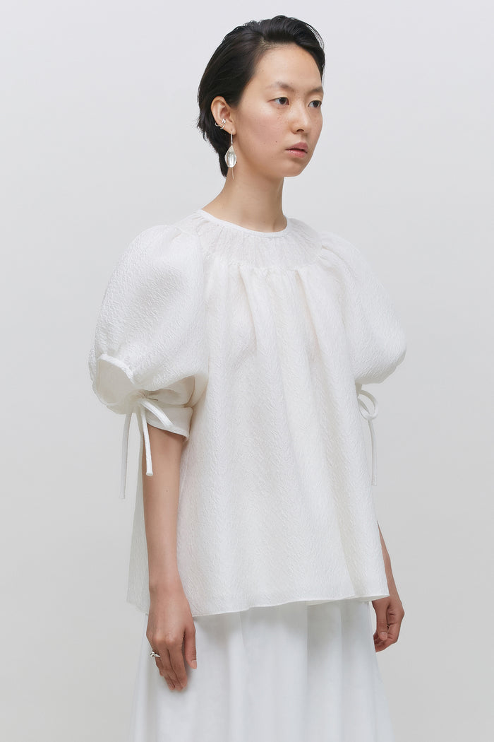 Goen.j Balloon Sleeved Gathered Silk-blend Matelassé Top IVORY