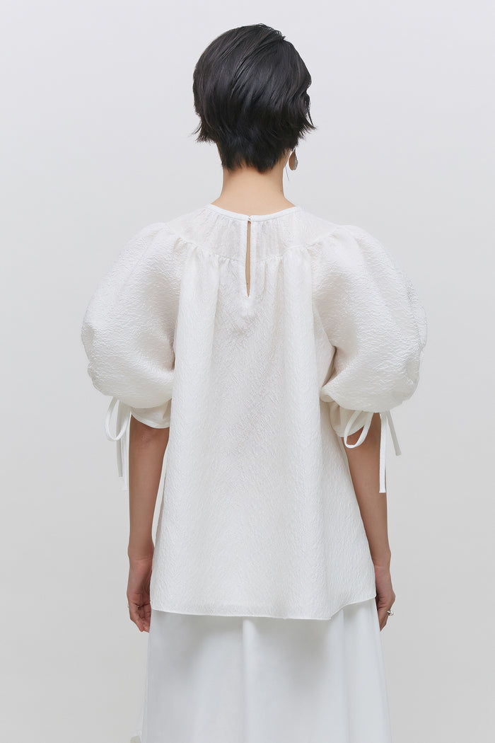 Goen.j Balloon Sleeved Gathered Silk-blend Matelassé Top IVORY
