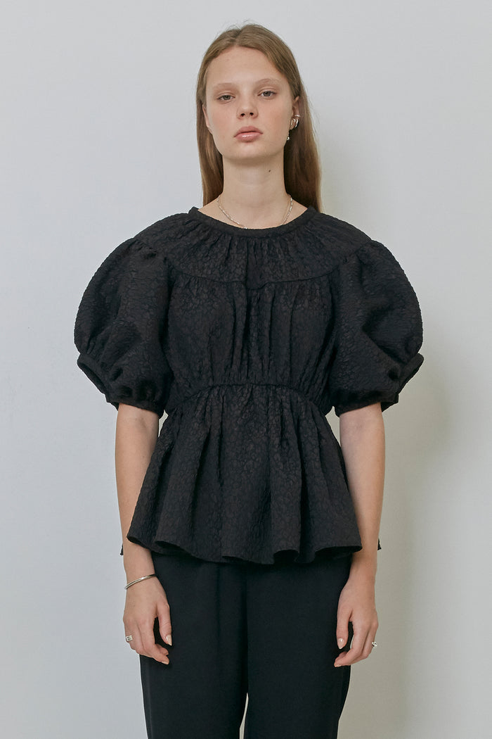 Goen.j Balloon Sleeved Leopard Matelassé Gathered Top BLACK