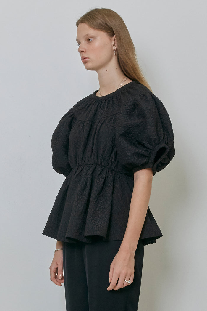 Goen.j Balloon Sleeved Leopard Matelassé Gathered Top BLACK