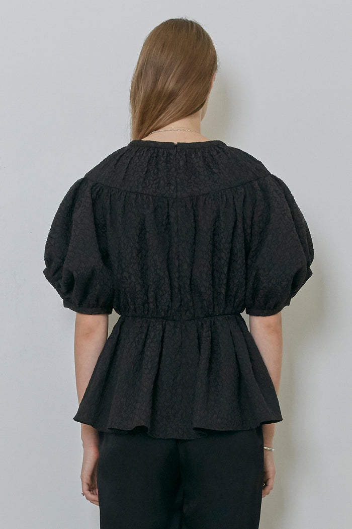 Goen.j Balloon Sleeved Leopard Matelassé Gathered Top BLACK