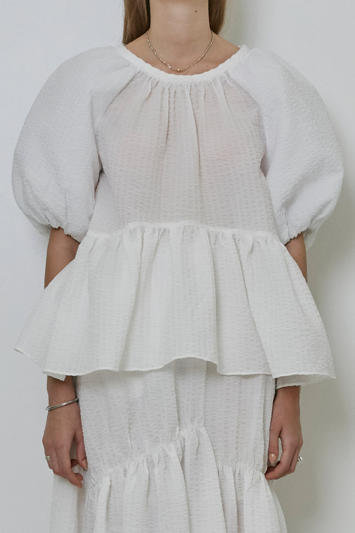 Goen.j Balloon Sleeved Seersucker Gathered Top BLACK