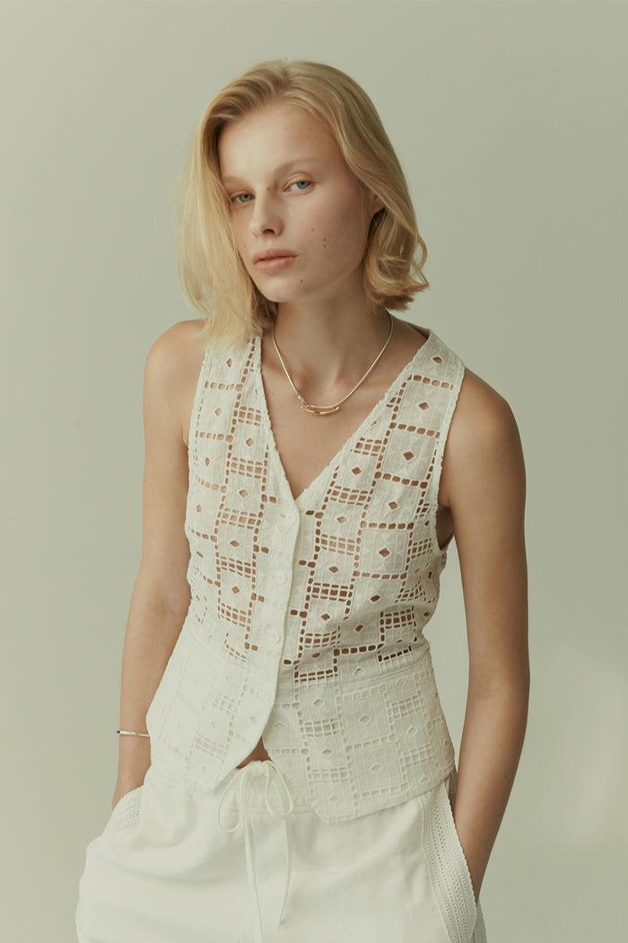 goen.j Broderie-anglaise double garment effect V-neck single-breasted waistcoat IVORY
