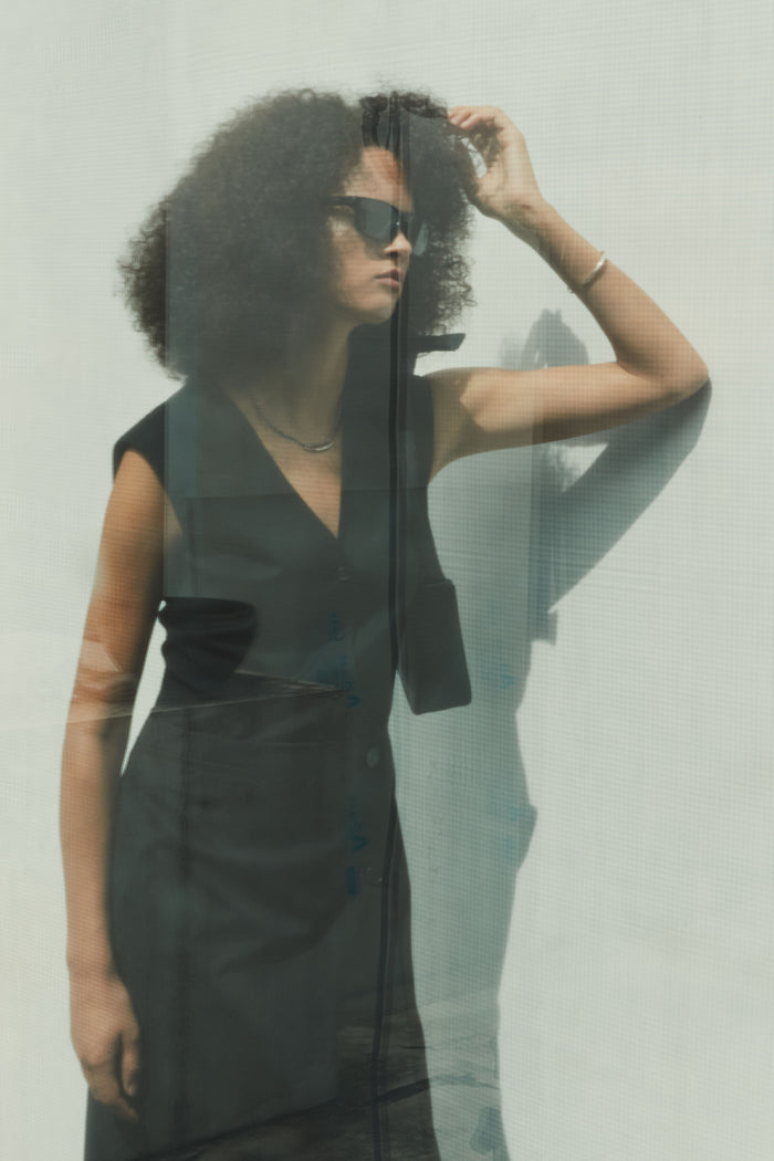 goen.j Double-layered cropped front vest panel dress BLACK