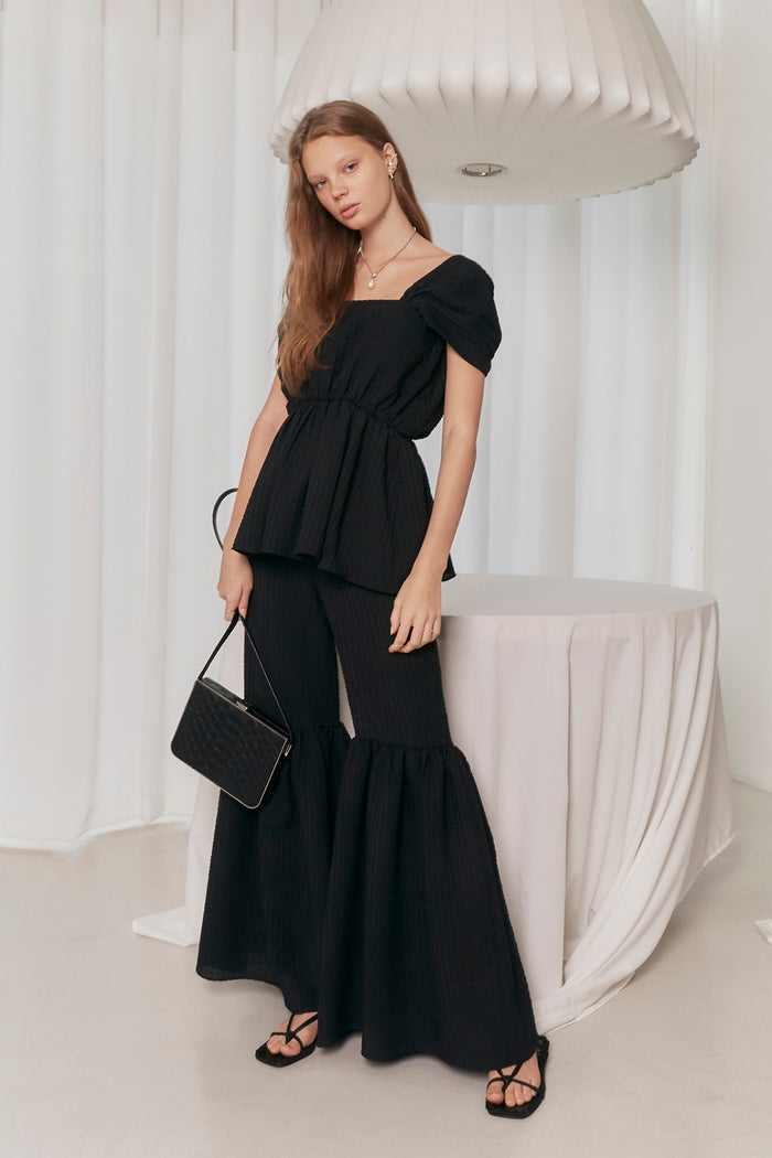 goen.j Draped Shoulder seersucker gathered top BLACK