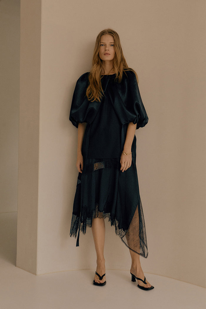 goen.j Asymmetric lace trimmed midi skirt BLACK