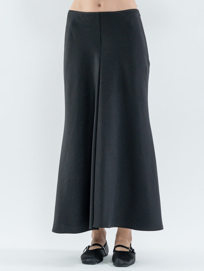 Goen.j Bias-Cut Midi Flare Skirt BLACK