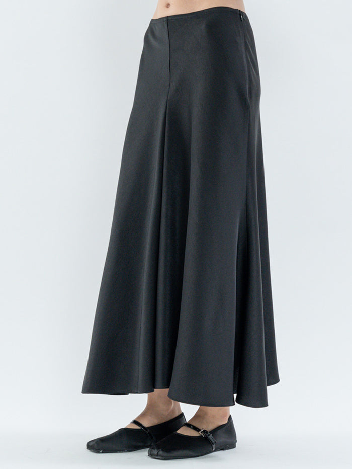 Goen.j Bias-Cut Midi Flare Skirt BLACK
