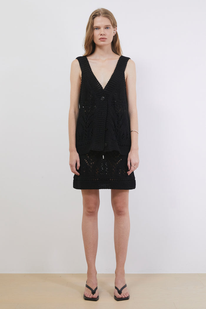 Goen.j Buttoned Crochet Knit Vest BLACK
