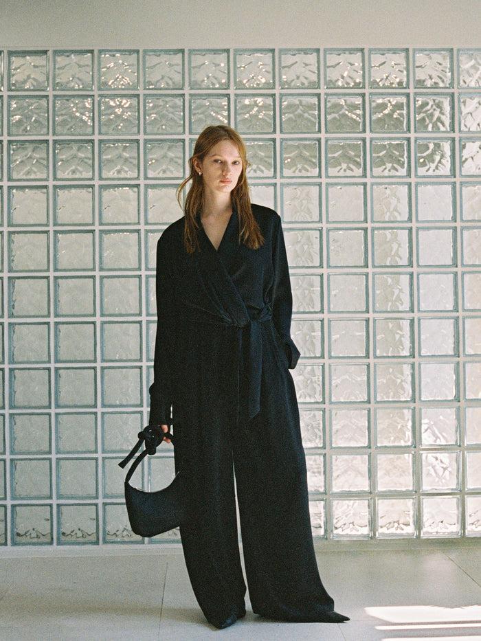 goen.j Notched Lapel Tie-Waist Blouse BLACK