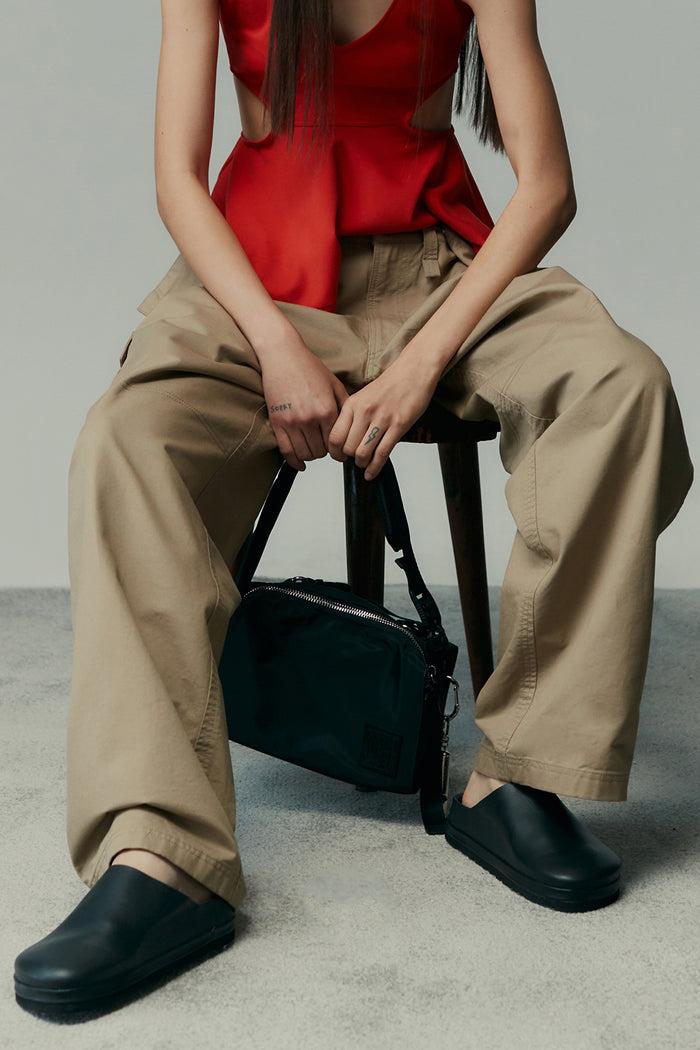 goen.j Pin-tuck detailed cargo pants BEIGE