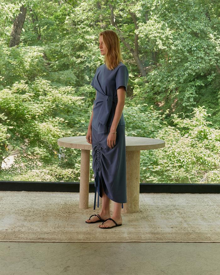 goen.j Ruched midi skirt BLUE
