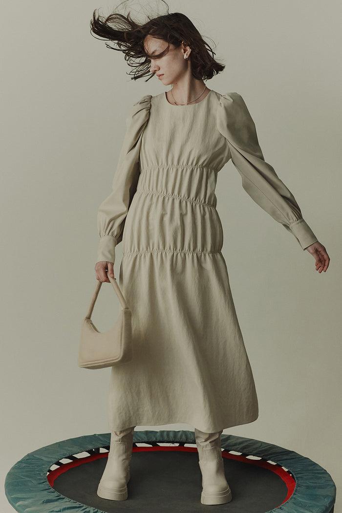 goen.j Ruched puffed-sleeve midi dress BEIGE