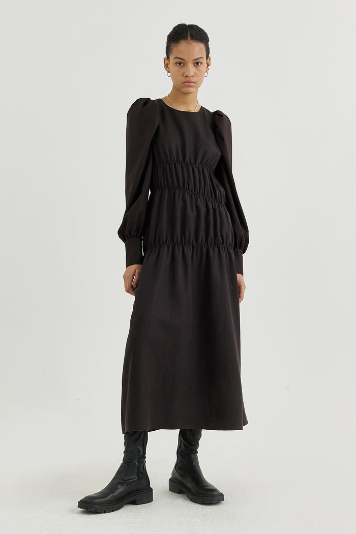 Goen.j Ruched Puffed-sleeve Midi Dress DARK BROWN